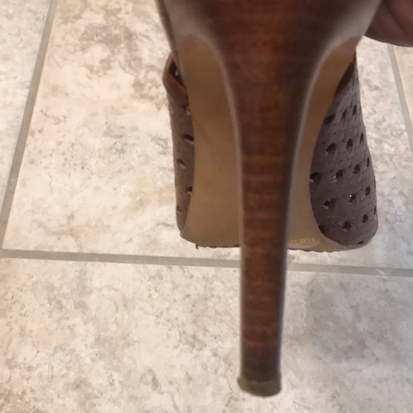 VINCE CAMUTO HEELS - Picture 5 of 5